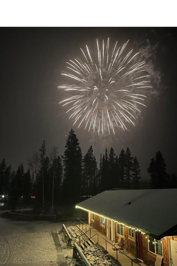 Arctic Divide Lodge Dease Lake Exterior photo