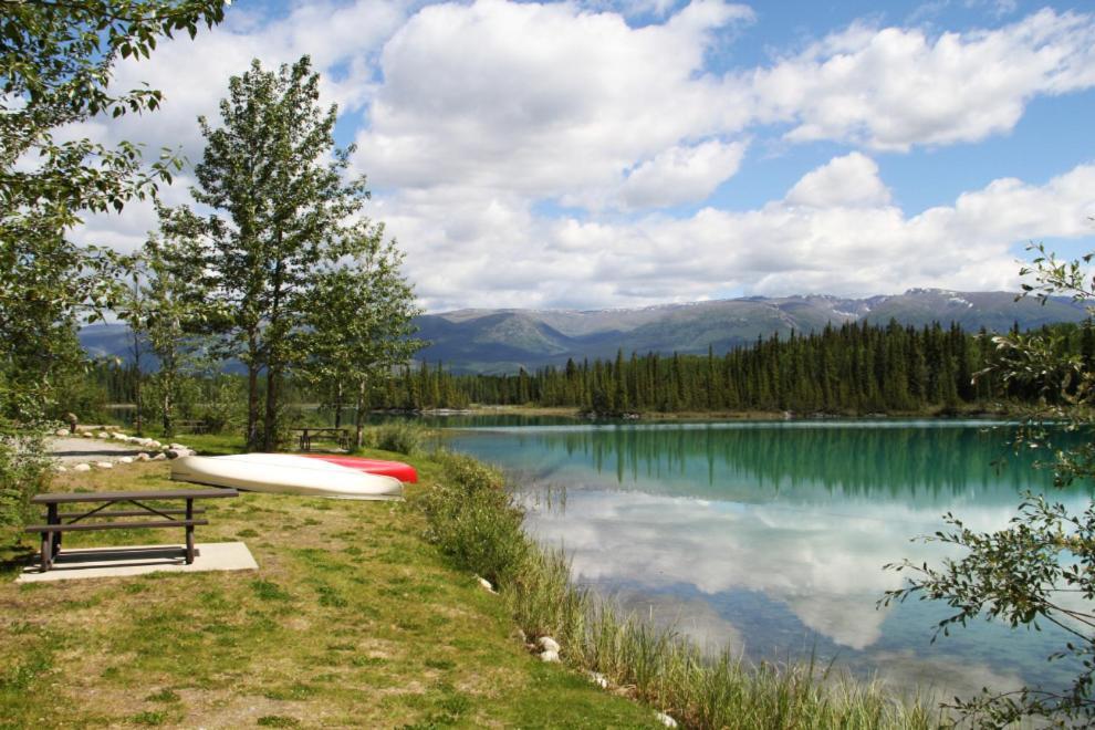 Arctic Divide Lodge Dease Lake Exterior photo